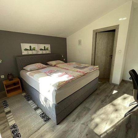 Apartman Dujmovic 1 Otočac Exterior foto
